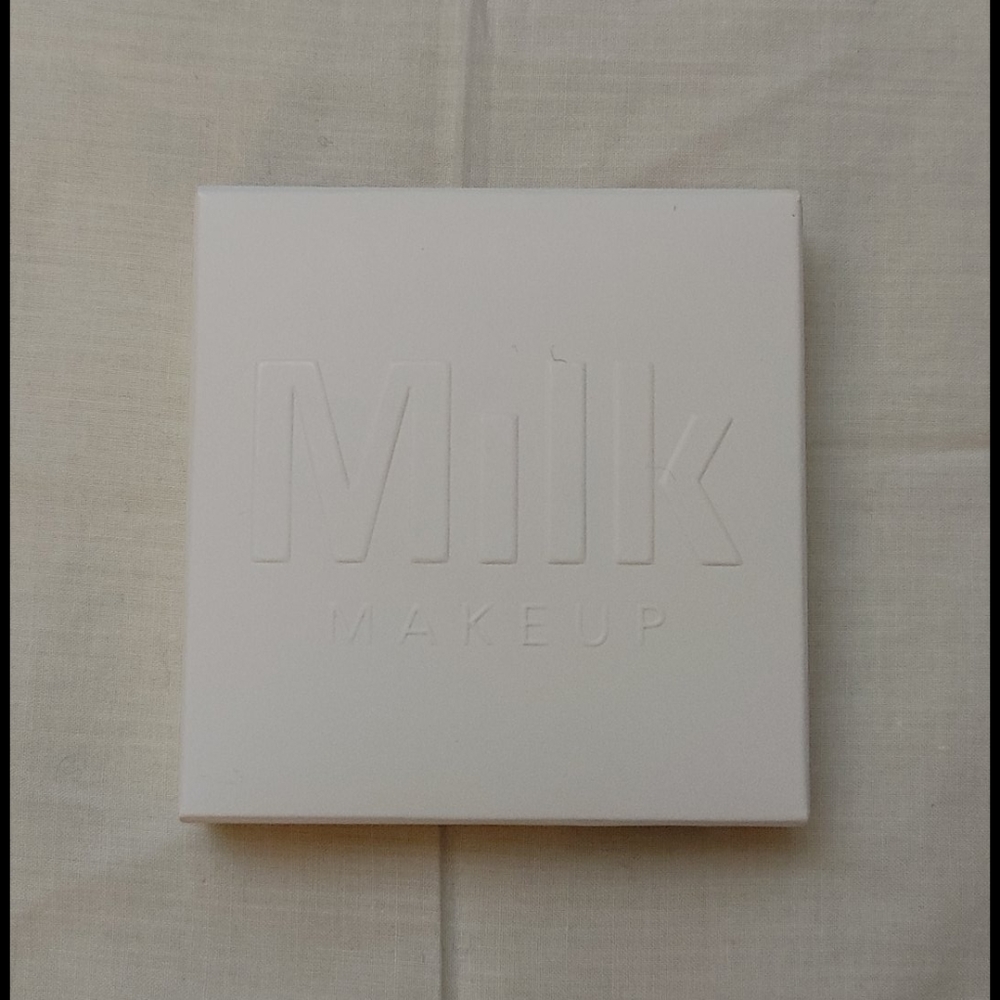 Milk Makeup Flex Highlighter Powder in Blitzed